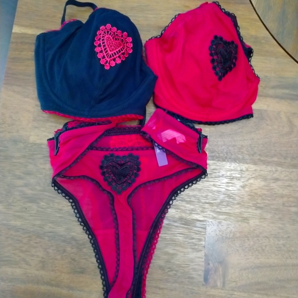 Bras and thongs set